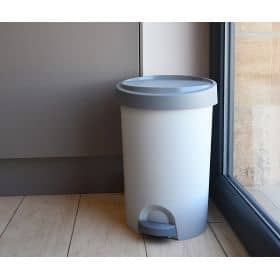 Poubelle moderne de cuisine en plastique 20 litres