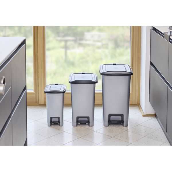 Poubelle de cuisine à pédale en plastique solide