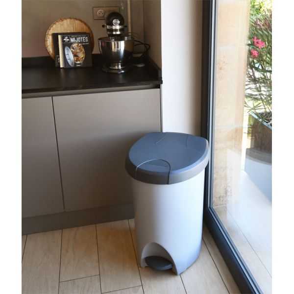Poubelle moderne solide à pédale 70 litres