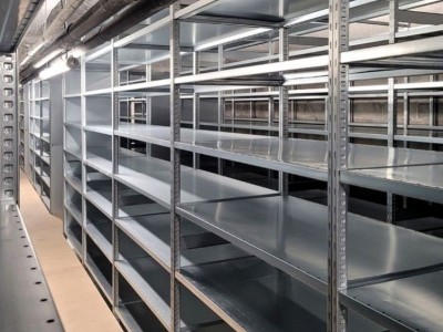 5 astuces pour optimiser l'espace avec un rack de rangement professionnel